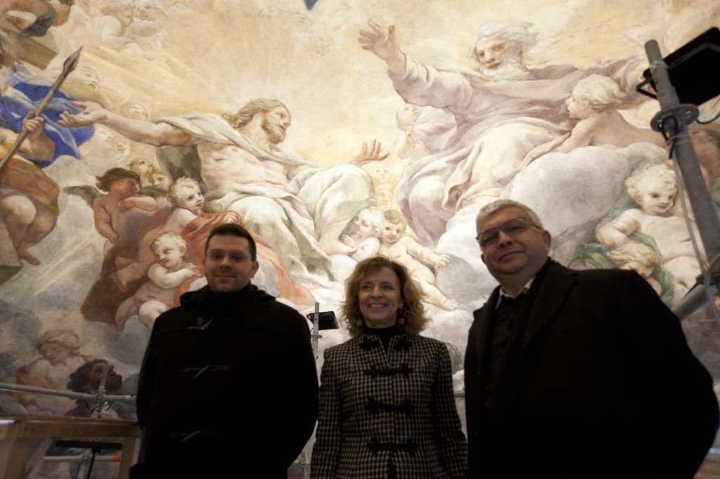 P. Michele con la direttrice dei lavori, arch. Alessandra Fassio e alcuni collaboratori.